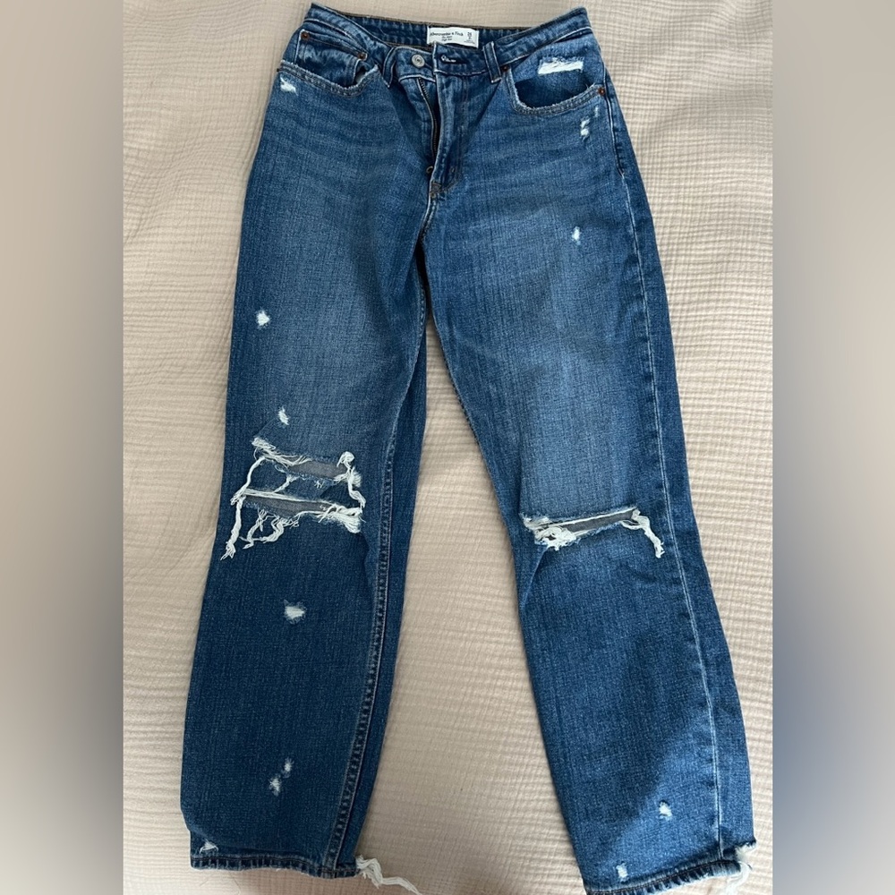 Abercrombie (A&F) Distressed High Rise Mom Jeans - Curve Love - Size 26/2